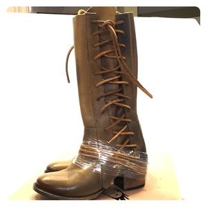 Free bird  Cash boots.  Olive sz 7  +Price firm+